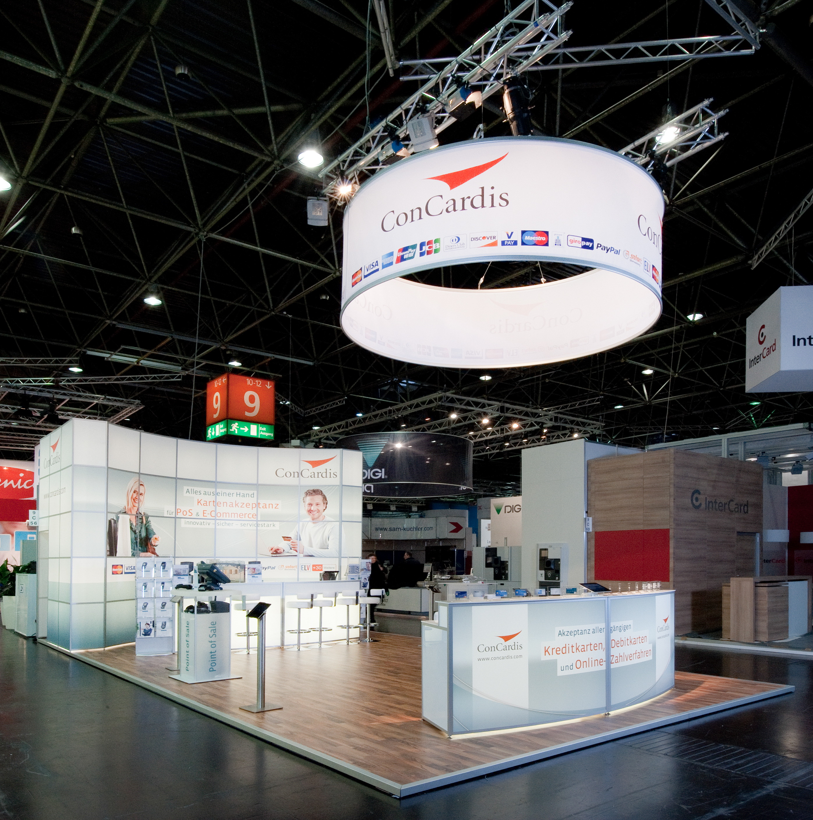 Portfolio Messebau - Messestand 10x5 hinterleuchtet