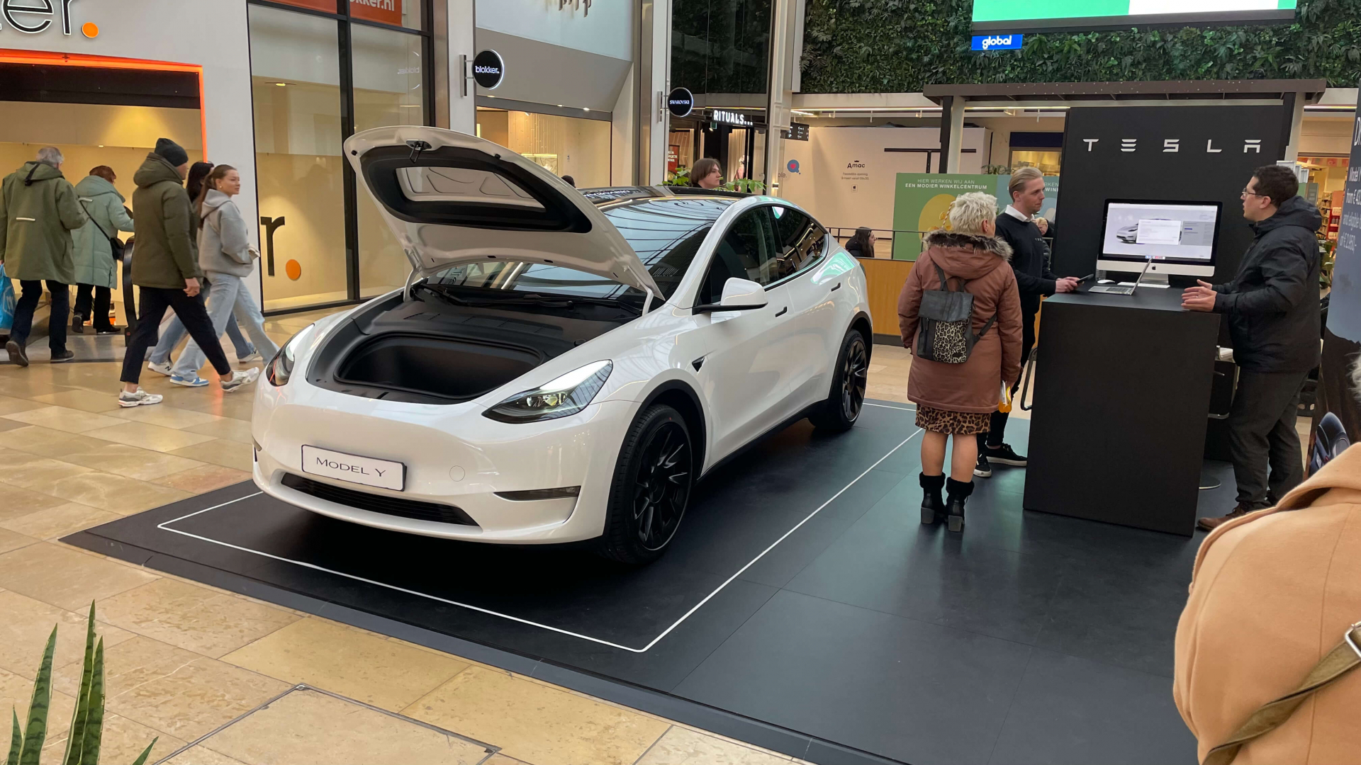 isyFLOOR ECO LITE - Referenz Tesla Y isyFLOOR ECO LITE - Referenz Tesla Y