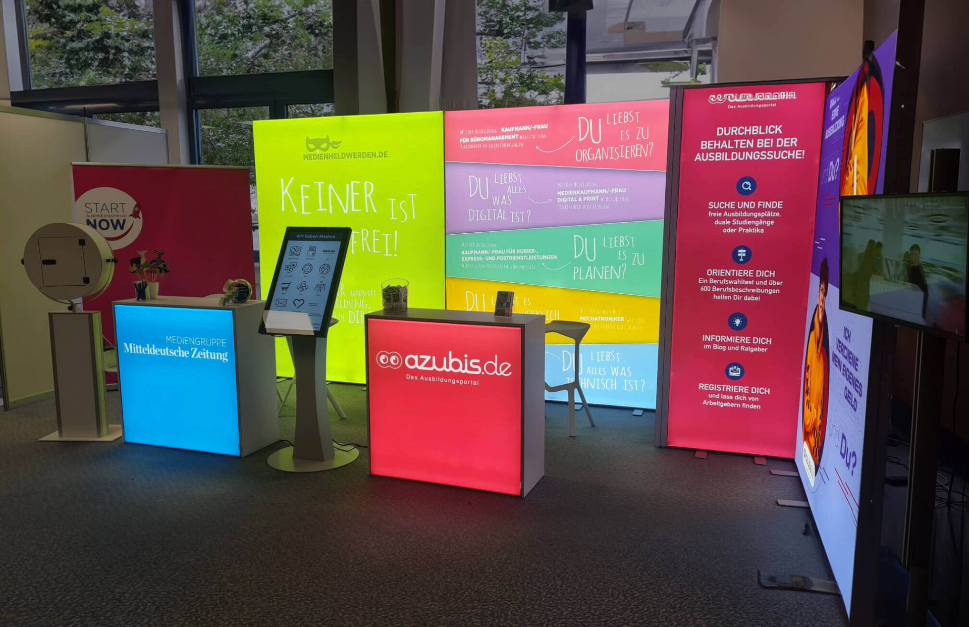 LED Messetheke isyLED 8 Azubis.de LED Messetheke isyLED 8 Azubis.de