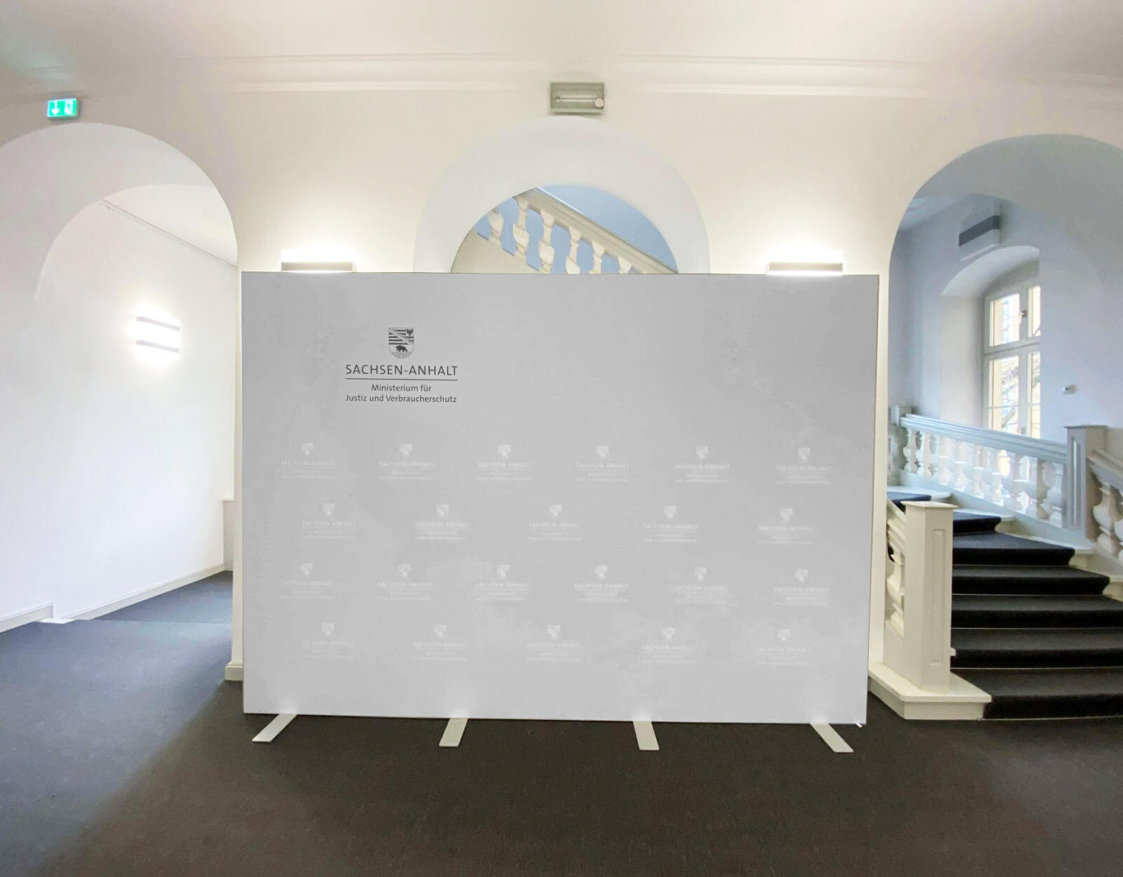 LED Leuchtwand isyFRAME Justizministerium Sachsen-Anhalt