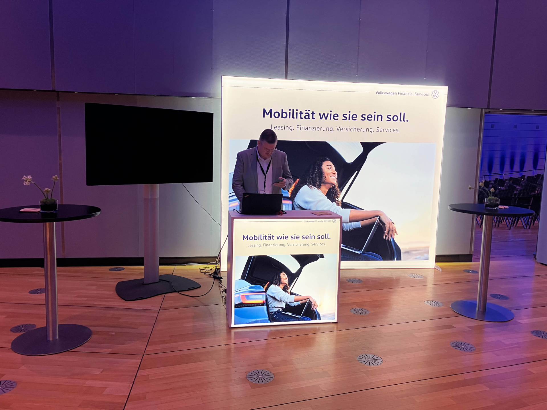 LED Leuchtwand isyLED12 Volkswagen Financial Services LED Leuchtwand isyLED12 Volkswagen Financial Services