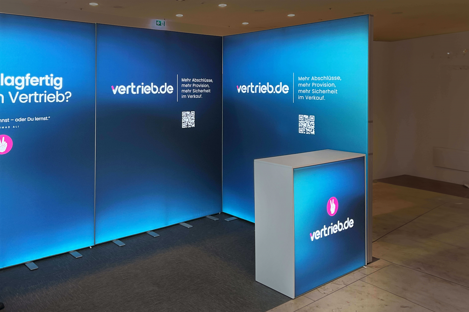 LED Leuchtwand isyLED8 Theke vertrieb.de