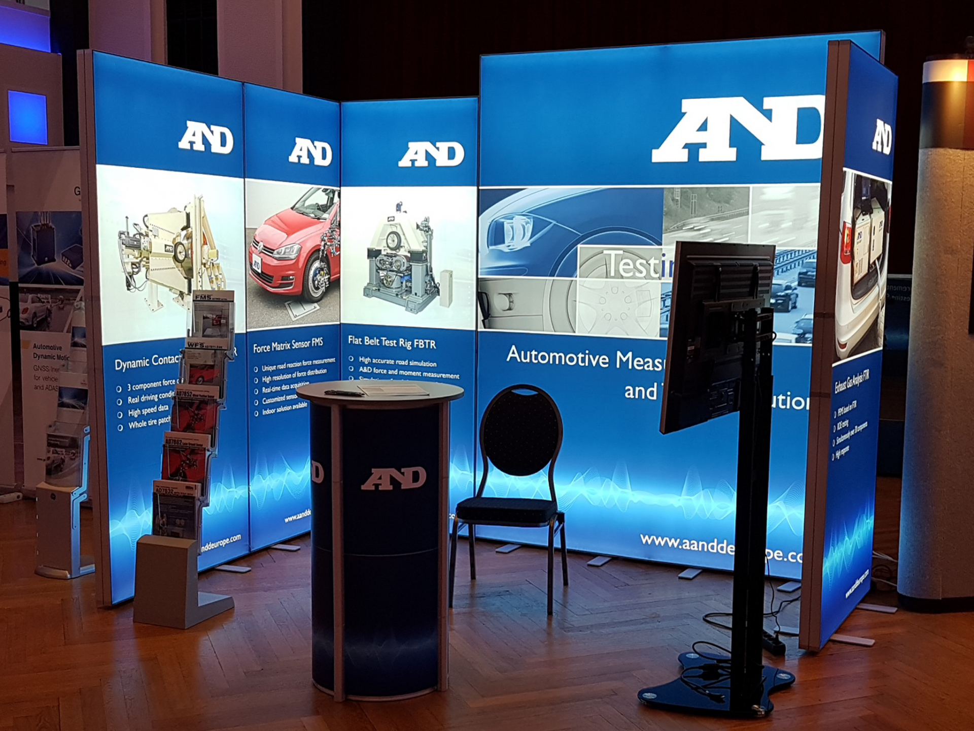 Hinterleuchteter Messestand
