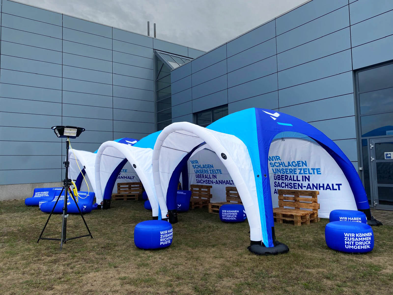 Zelt isyAIRTent MediengruppeMitteldeutschland 2 Zelt isyAIRTent MediengruppeMitteldeutschland 2