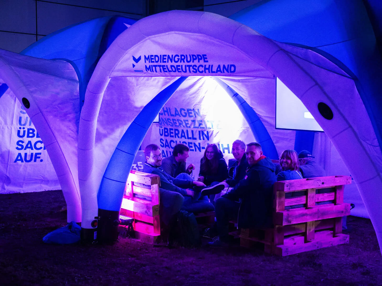 Zelt isyAIRTent MediengruppeMitteldeutschland Zelt isyAIRTent MediengruppeMitteldeutschland