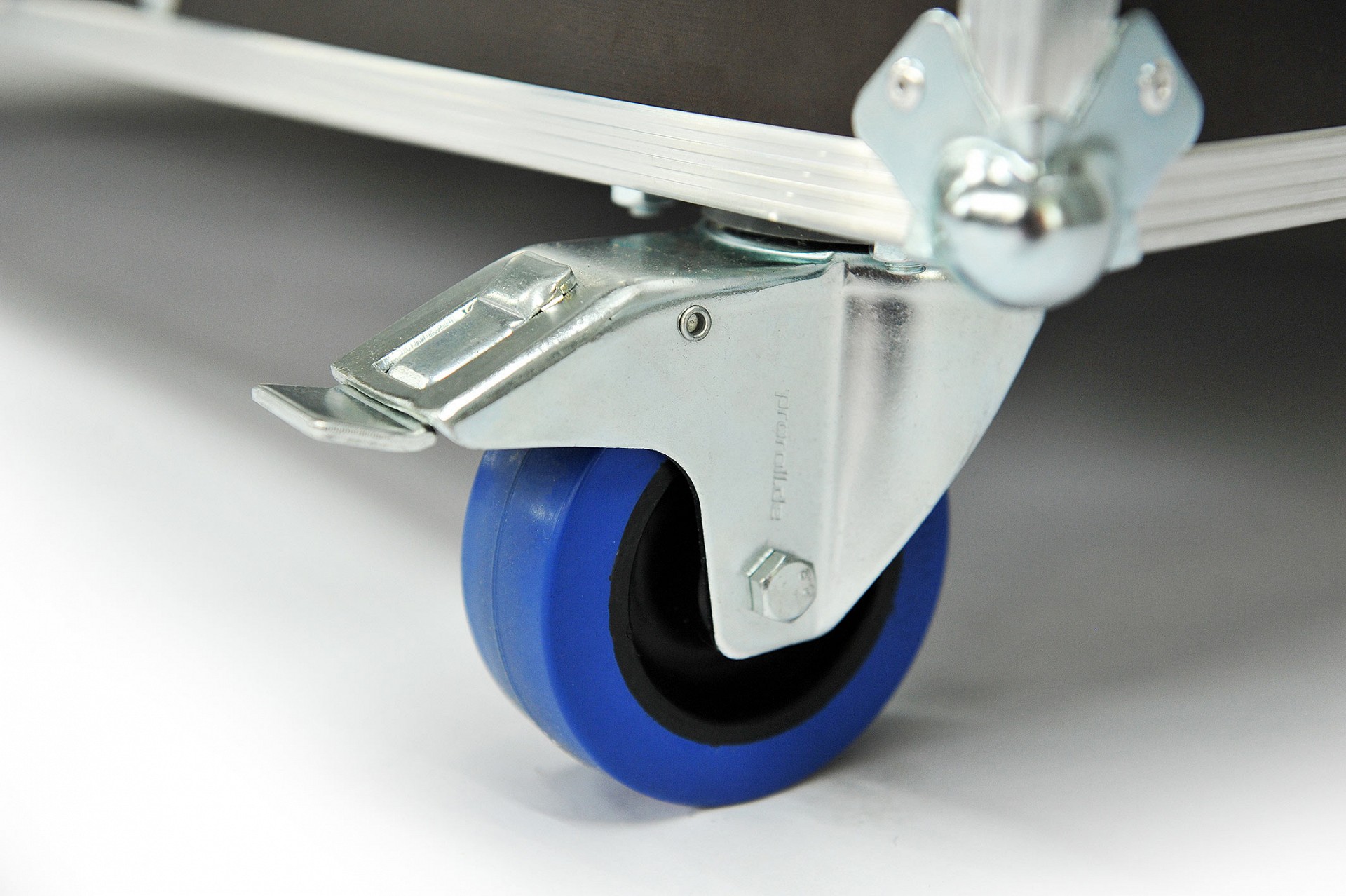 Transportkiste Detail Rolle Transportkiste Detail Rolle Flightcase rollbar Messebau