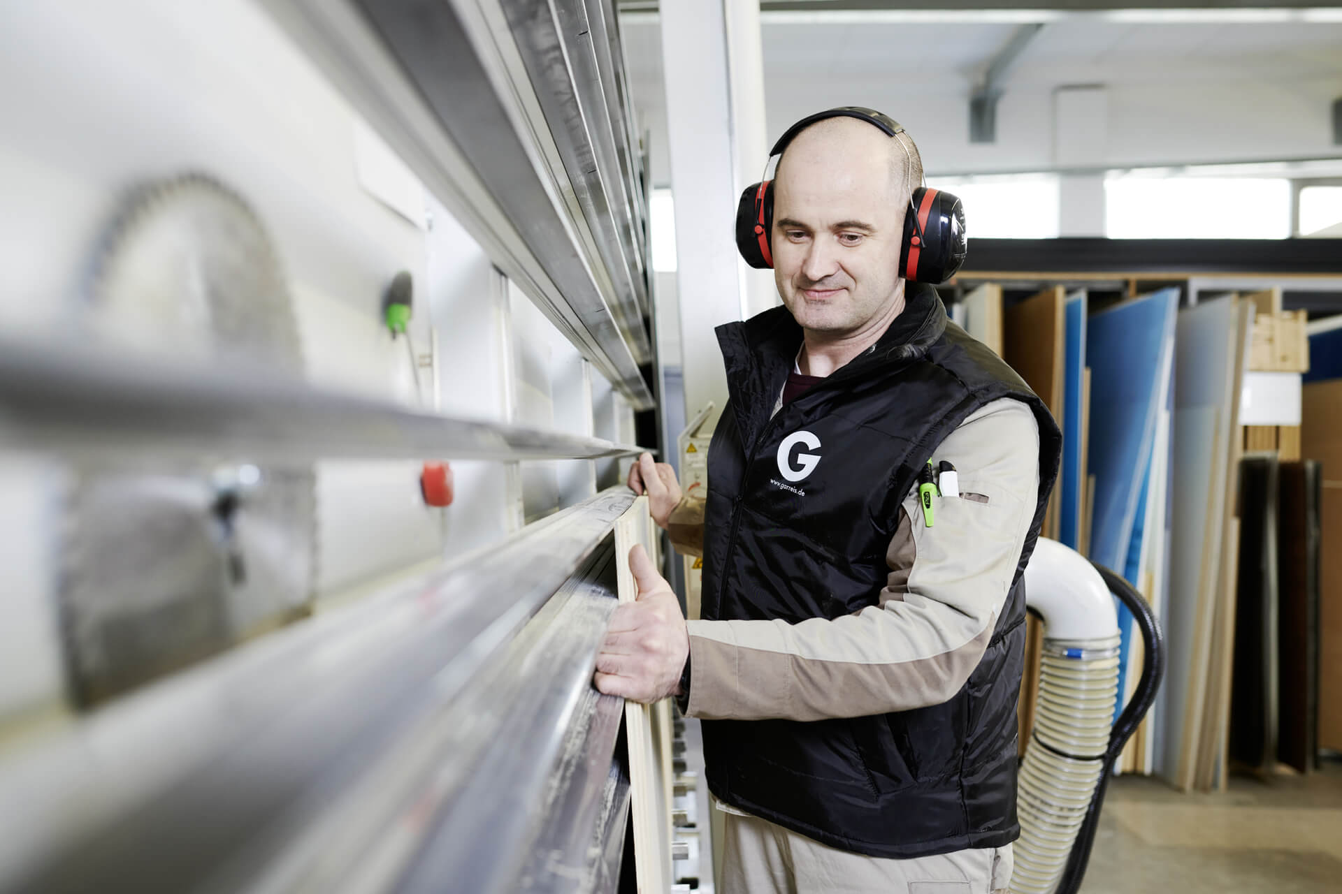 Schreinerei + Metallbau Schreinerei + Metallbau