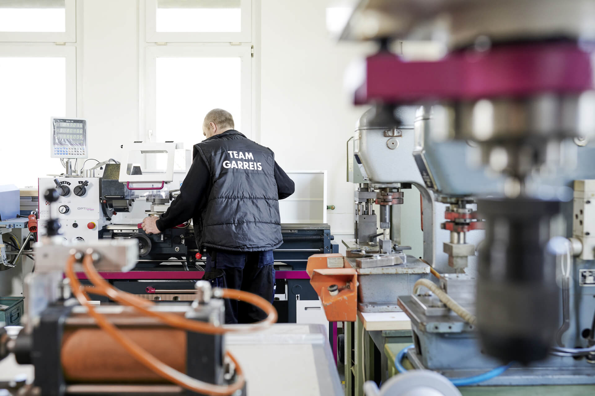 Schreinerei + Metallbau Schreinerei + Metallbau